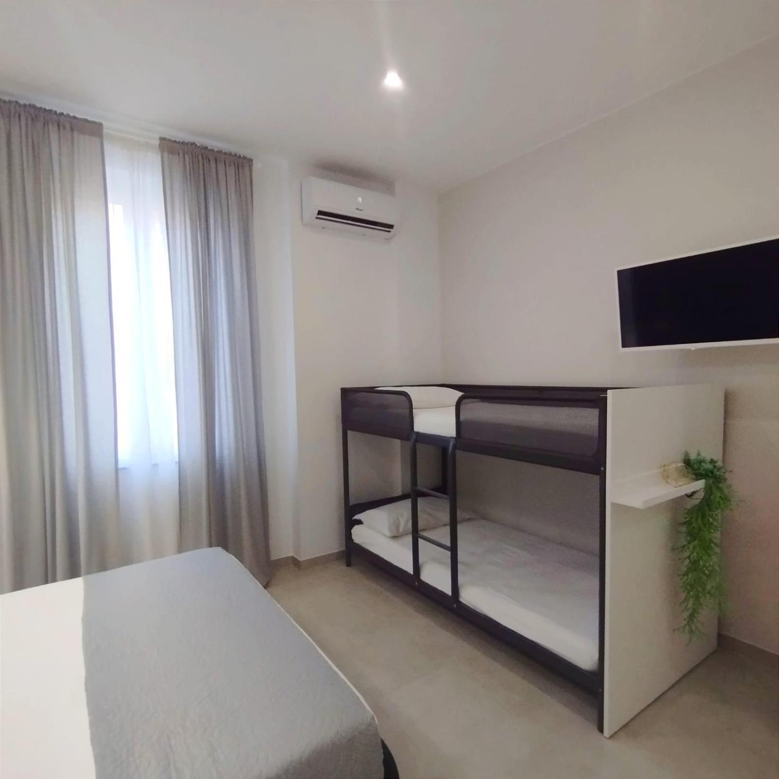 Agatha Modern Elegant Rooms ซานตากาตา ดี มิลลิเตลโล ภายนอก รูปภาพ