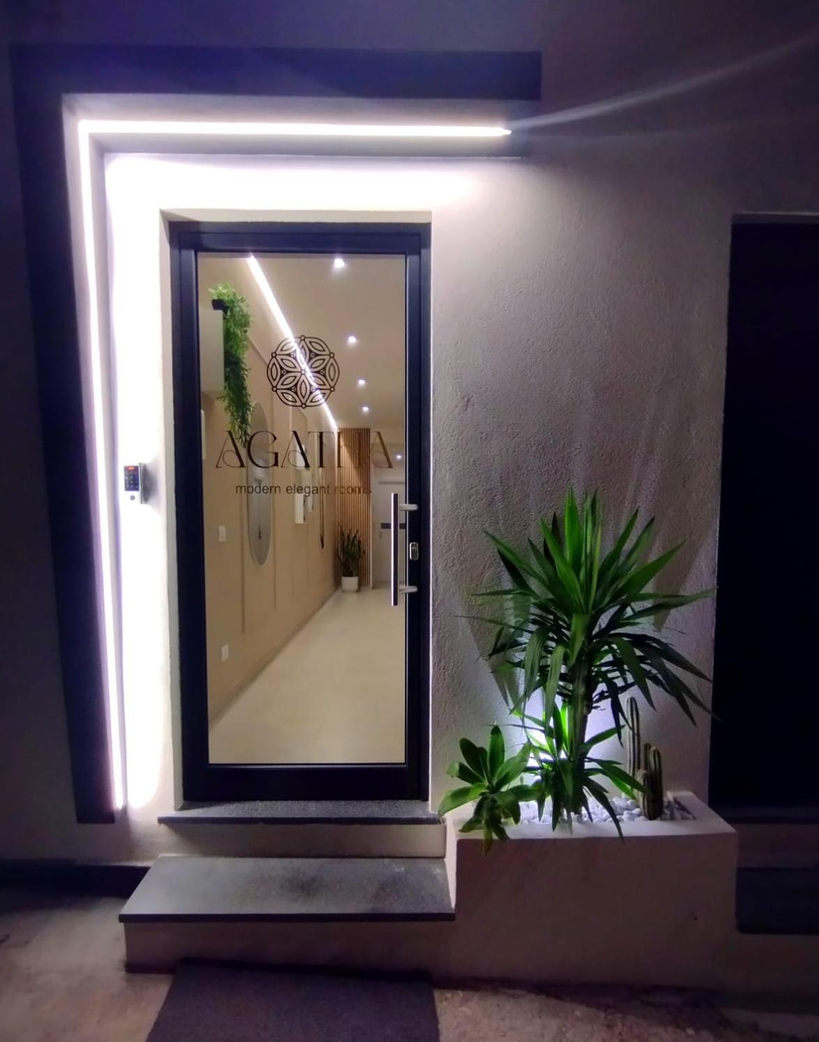 Agatha Modern Elegant Rooms ซานตากาตา ดี มิลลิเตลโล ภายนอก รูปภาพ