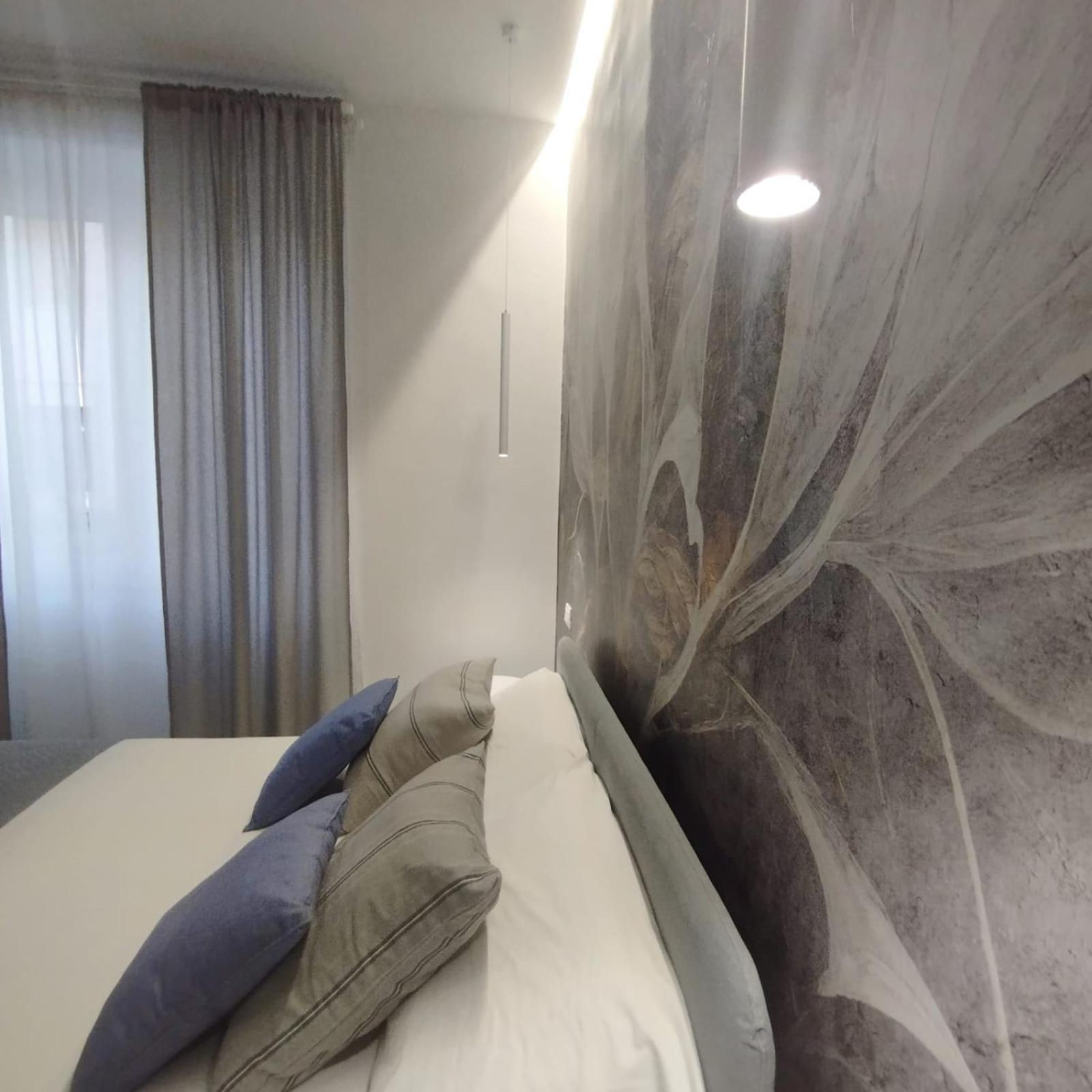 Agatha Modern Elegant Rooms ซานตากาตา ดี มิลลิเตลโล ภายนอก รูปภาพ